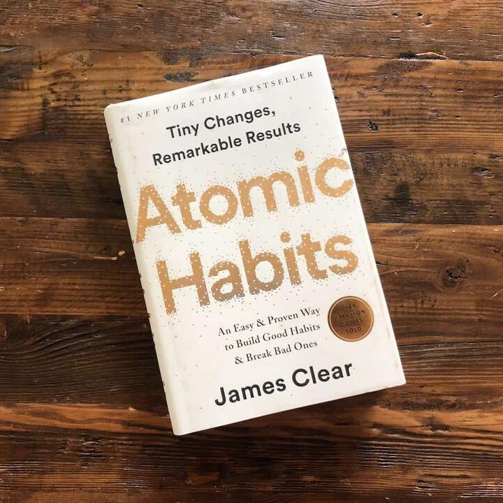 Atomic Habits: An Easy & Proven Way to Build Good Habits & Break Bad Ones